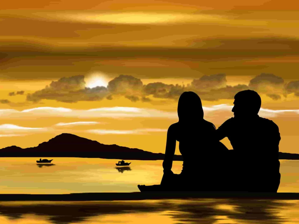 pareja en la playa y mitos del amor romántico