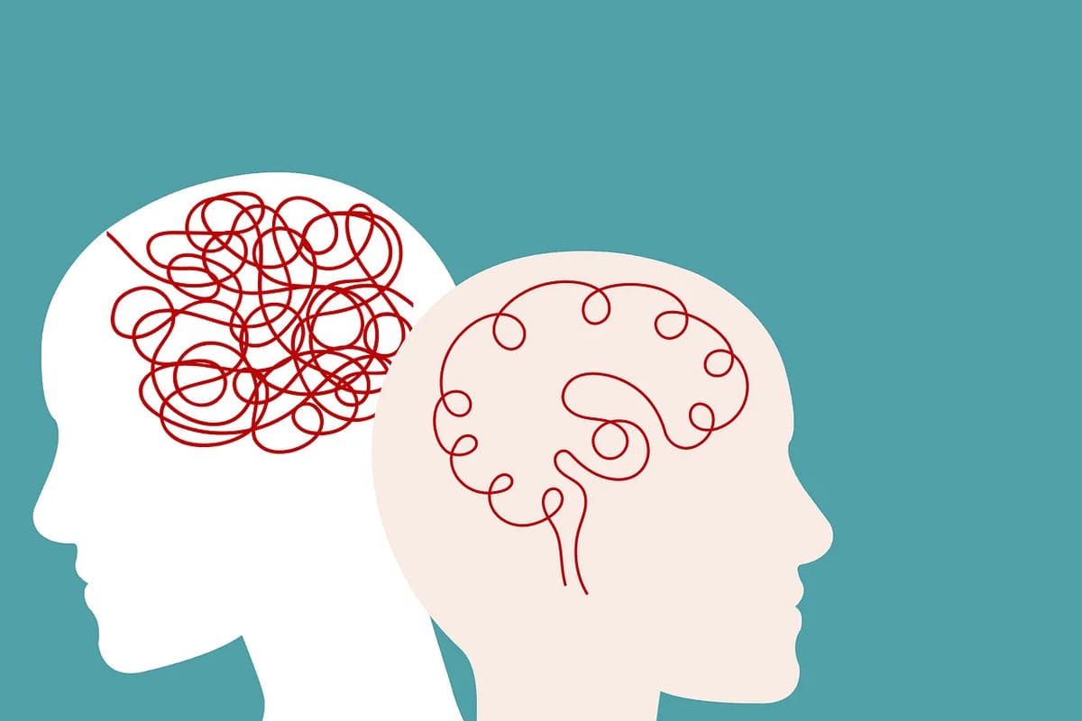 Breadcrumbing qué es y cómo afecta emocionalmente representado con una ilustración de dos perfiles humanos y pensamientos relacionados con confusión emocional y ansiedad